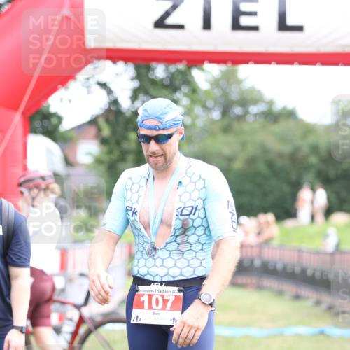 21.06.2026 - 29. Vierlanden-Triathlon Andreas Tolksdorf http://msf.ph/oto/9889449 21.06.2026 12:36:14 Ziel  meine-sportfotos.de