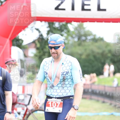 21.06.2026 - 29. Vierlanden-Triathlon Andreas Tolksdorf http://msf.ph/oto/9889450 21.06.2026 12:36:14 Ziel  meine-sportfotos.de