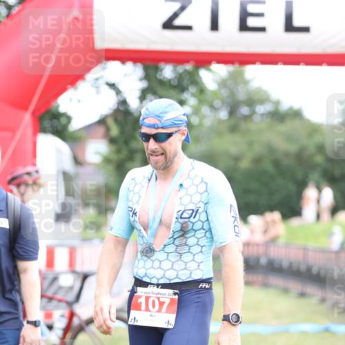 21.06.2026 - 29. Vierlanden-Triathlon Andreas Tolksdorf http://msf.ph/oto/9889451 21.06.2026 12:36:14 Ziel  meine-sportfotos.de