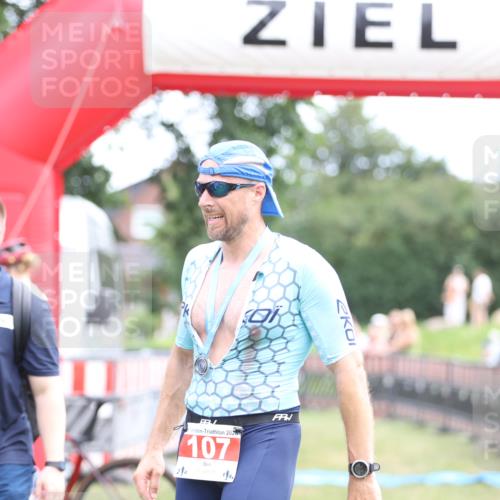 21.06.2026 - 29. Vierlanden-Triathlon Andreas Tolksdorf http://msf.ph/oto/9889453 21.06.2026 12:36:14 Ziel  meine-sportfotos.de