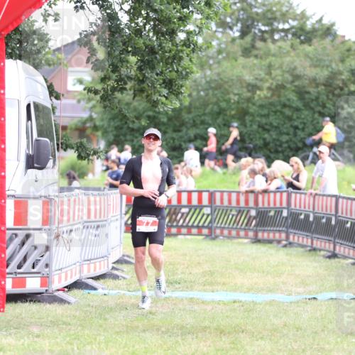 21.06.2026 - 29. Vierlanden-Triathlon Andreas Tolksdorf http://msf.ph/oto/9889483 21.06.2026 12:37:16 Ziel 77, 77 meine-sportfotos.de