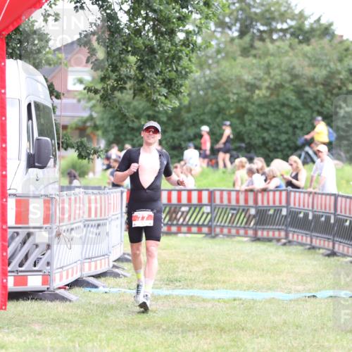 21.06.2026 - 29. Vierlanden-Triathlon Andreas Tolksdorf http://msf.ph/oto/9889486 21.06.2026 12:37:16 Ziel 77, 77 meine-sportfotos.de