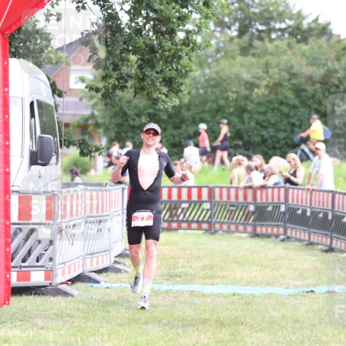 21.06.2026 - 29. Vierlanden-Triathlon Andreas Tolksdorf http://msf.ph/oto/9889487 21.06.2026 12:37:16 Ziel 77, 77 meine-sportfotos.de