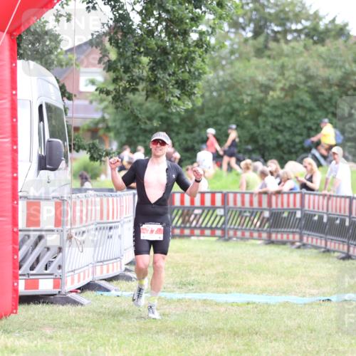 21.06.2026 - 29. Vierlanden-Triathlon Andreas Tolksdorf http://msf.ph/oto/9889489 21.06.2026 12:37:16 Ziel 77, 77 meine-sportfotos.de