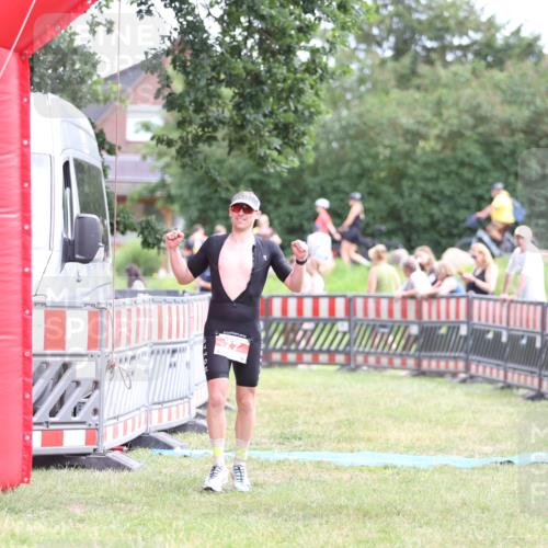 21.06.2026 - 29. Vierlanden-Triathlon Andreas Tolksdorf http://msf.ph/oto/9889491 21.06.2026 12:37:16 Ziel 77, 77 meine-sportfotos.de