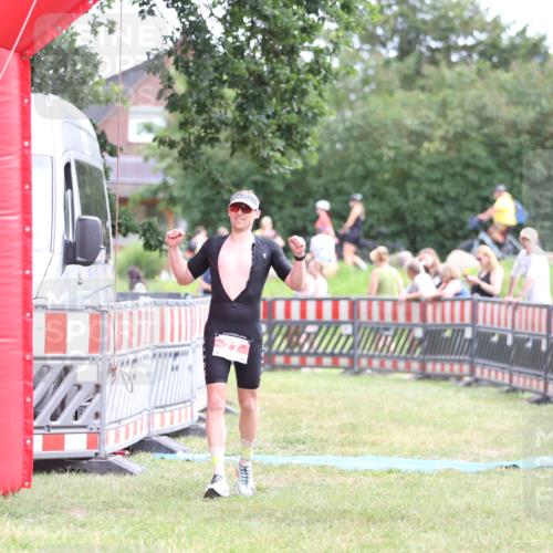 21.06.2026 - 29. Vierlanden-Triathlon Andreas Tolksdorf http://msf.ph/oto/9889492 21.06.2026 12:37:16 Ziel 77, 77 meine-sportfotos.de