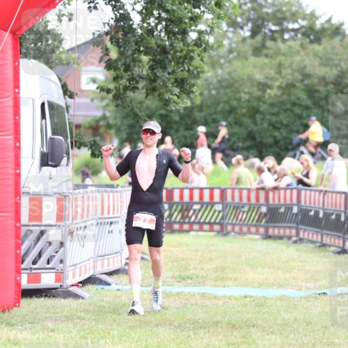 21.06.2026 - 29. Vierlanden-Triathlon Andreas Tolksdorf http://msf.ph/oto/9889493 21.06.2026 12:37:16 Ziel 77, 77 meine-sportfotos.de