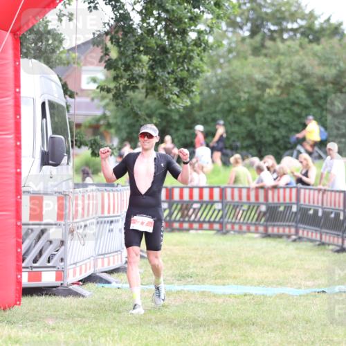 21.06.2026 - 29. Vierlanden-Triathlon Andreas Tolksdorf http://msf.ph/oto/9889494 21.06.2026 12:37:16 Ziel 77, 77 meine-sportfotos.de