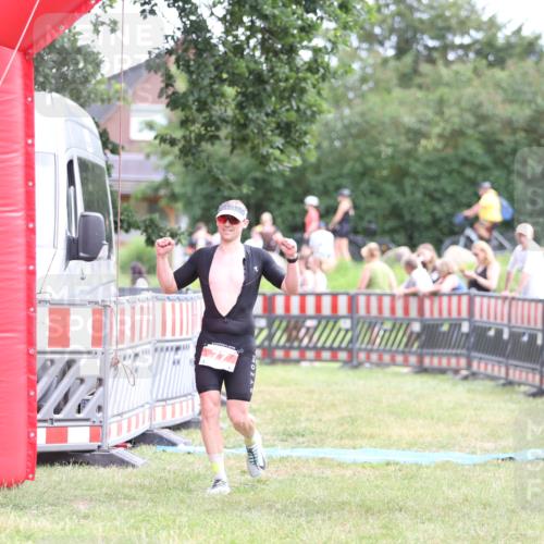 21.06.2026 - 29. Vierlanden-Triathlon Andreas Tolksdorf http://msf.ph/oto/9889495 21.06.2026 12:37:16 Ziel 77, 77 meine-sportfotos.de
