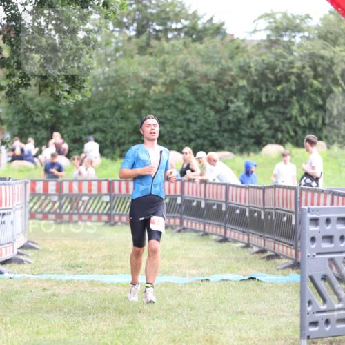 21.06.2026 - 29. Vierlanden-Triathlon Andreas Tolksdorf http://msf.ph/oto/9889496 21.06.2026 12:37:38 Ziel 108, 108 meine-sportfotos.de