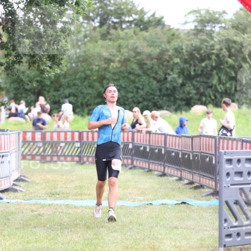 21.06.2026 - 29. Vierlanden-Triathlon Andreas Tolksdorf http://msf.ph/oto/9889497 21.06.2026 12:37:38 Ziel 108, 108 meine-sportfotos.de