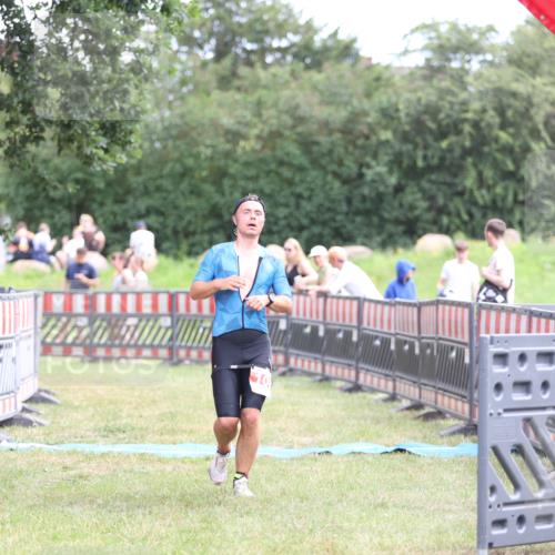 21.06.2026 - 29. Vierlanden-Triathlon Andreas Tolksdorf http://msf.ph/oto/9889500 21.06.2026 12:37:38 Ziel 108, 108 meine-sportfotos.de