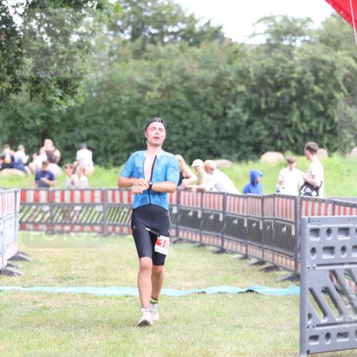 21.06.2026 - 29. Vierlanden-Triathlon Andreas Tolksdorf http://msf.ph/oto/9889503 21.06.2026 12:37:38 Ziel 108, 108 meine-sportfotos.de
