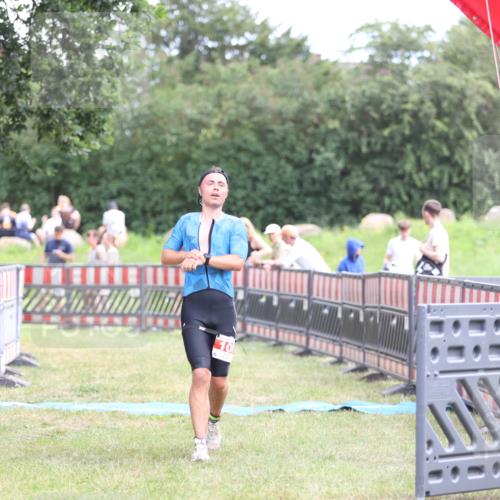 21.06.2026 - 29. Vierlanden-Triathlon Andreas Tolksdorf http://msf.ph/oto/9889504 21.06.2026 12:37:38 Ziel 108, 108 meine-sportfotos.de