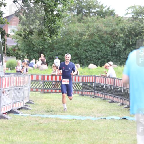 21.06.2026 - 29. Vierlanden-Triathlon Andreas Tolksdorf http://msf.ph/oto/9889515 21.06.2026 12:38:45 Ziel 24, 1355, 24, 1355 meine-sportfotos.de