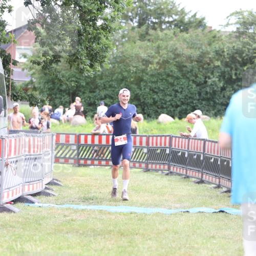21.06.2026 - 29. Vierlanden-Triathlon Andreas Tolksdorf http://msf.ph/oto/9889519 21.06.2026 12:38:45 Ziel 24, 1355, 24, 1355 meine-sportfotos.de