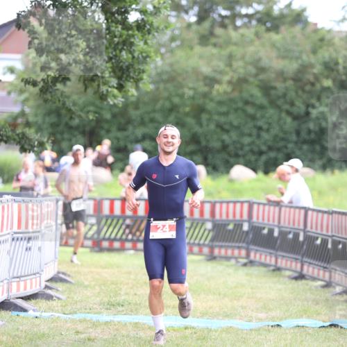 21.06.2026 - 29. Vierlanden-Triathlon Andreas Tolksdorf http://msf.ph/oto/9889524 21.06.2026 12:38:46 Ziel 24, 1355, 24, 1355 meine-sportfotos.de