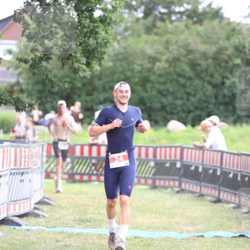 21.06.2026 - 29. Vierlanden-Triathlon Andreas Tolksdorf http://msf.ph/oto/9889528 21.06.2026 12:38:46 Ziel 24, 1355, 24, 1355 meine-sportfotos.de
