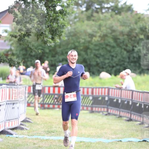 21.06.2026 - 29. Vierlanden-Triathlon Andreas Tolksdorf http://msf.ph/oto/9889529 21.06.2026 12:38:46 Ziel 24, 1355, 24, 1355 meine-sportfotos.de