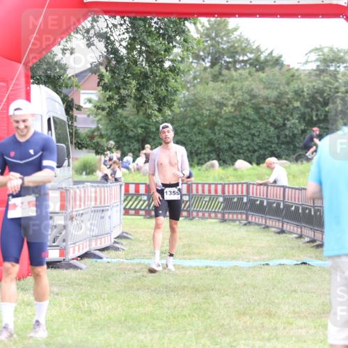21.06.2026 - 29. Vierlanden-Triathlon Andreas Tolksdorf http://msf.ph/oto/9889540 21.06.2026 12:38:51 Ziel 24, 1355, 24, 1355 meine-sportfotos.de