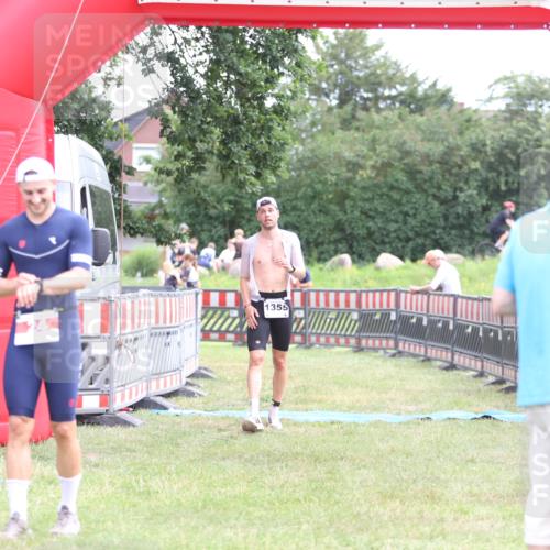 21.06.2026 - 29. Vierlanden-Triathlon Andreas Tolksdorf http://msf.ph/oto/9889541 21.06.2026 12:38:51 Ziel 24, 1355, 24, 1355 meine-sportfotos.de