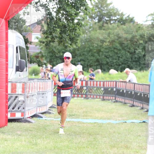 21.06.2026 - 29. Vierlanden-Triathlon Andreas Tolksdorf http://msf.ph/oto/9889550 21.06.2026 12:39:24 Ziel 16, 202, 16, 202 meine-sportfotos.de