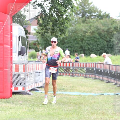 21.06.2026 - 29. Vierlanden-Triathlon Andreas Tolksdorf http://msf.ph/oto/9889553 21.06.2026 12:39:25 Ziel 16, 202, 16, 202 meine-sportfotos.de