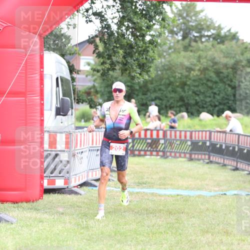 21.06.2026 - 29. Vierlanden-Triathlon Andreas Tolksdorf http://msf.ph/oto/9889556 21.06.2026 12:39:25 Ziel 16, 202, 16, 202 meine-sportfotos.de
