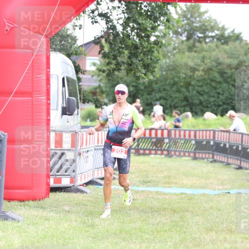 21.06.2026 - 29. Vierlanden-Triathlon Andreas Tolksdorf http://msf.ph/oto/9889557 21.06.2026 12:39:25 Ziel 16, 202, 16, 202 meine-sportfotos.de