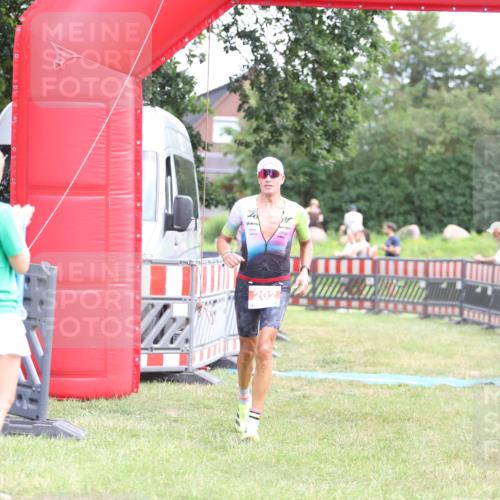 21.06.2026 - 29. Vierlanden-Triathlon Andreas Tolksdorf http://msf.ph/oto/9889560 21.06.2026 12:39:25 Ziel 16, 202, 16, 202 meine-sportfotos.de