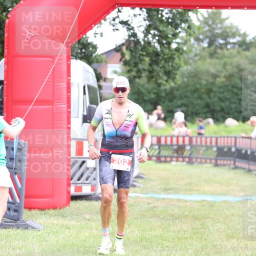 21.06.2026 - 29. Vierlanden-Triathlon Andreas Tolksdorf http://msf.ph/oto/9889561 21.06.2026 12:39:26 Ziel 16, 202, 16, 202 meine-sportfotos.de