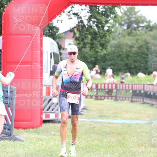 21.06.2026 - 29. Vierlanden-Triathlon Andreas Tolksdorf http://msf.ph/oto/9889562 21.06.2026 12:39:26 Ziel 16, 202, 16, 202 meine-sportfotos.de