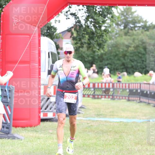 21.06.2026 - 29. Vierlanden-Triathlon Andreas Tolksdorf http://msf.ph/oto/9889563 21.06.2026 12:39:26 Ziel 16, 202, 16, 202 meine-sportfotos.de