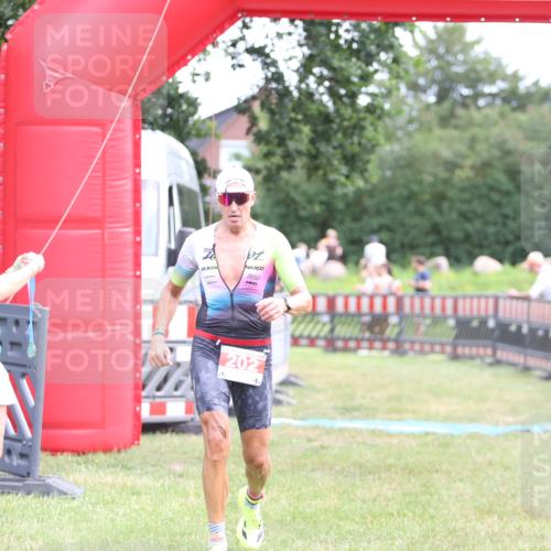 21.06.2026 - 29. Vierlanden-Triathlon Andreas Tolksdorf http://msf.ph/oto/9889564 21.06.2026 12:39:26 Ziel 16, 202, 16, 202 meine-sportfotos.de