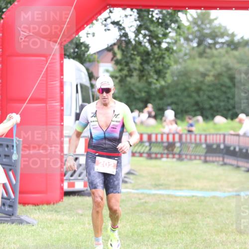 21.06.2026 - 29. Vierlanden-Triathlon Andreas Tolksdorf http://msf.ph/oto/9889565 21.06.2026 12:39:26 Ziel 16, 202, 16, 202 meine-sportfotos.de