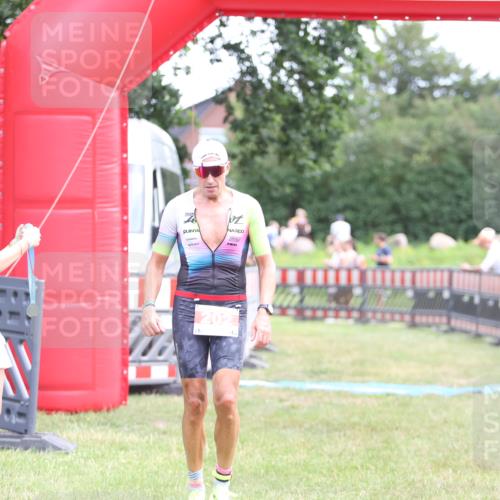 21.06.2026 - 29. Vierlanden-Triathlon Andreas Tolksdorf http://msf.ph/oto/9889566 21.06.2026 12:39:26 Ziel 16, 202, 16, 202 meine-sportfotos.de