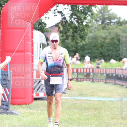 21.06.2026 - 29. Vierlanden-Triathlon Andreas Tolksdorf http://msf.ph/oto/9889567 21.06.2026 12:39:26 Ziel 16, 202, 16, 202 meine-sportfotos.de