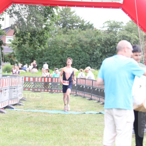 21.06.2026 - 29. Vierlanden-Triathlon Andreas Tolksdorf http://msf.ph/oto/9889569 21.06.2026 12:39:33 Ziel 16, 16 meine-sportfotos.de