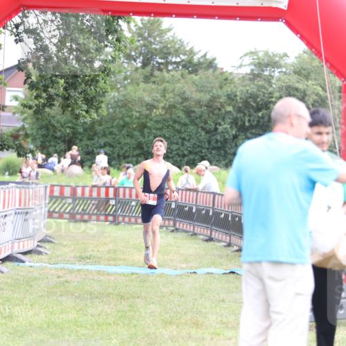 21.06.2026 - 29. Vierlanden-Triathlon Andreas Tolksdorf http://msf.ph/oto/9889570 21.06.2026 12:39:33 Ziel 16, 16 meine-sportfotos.de