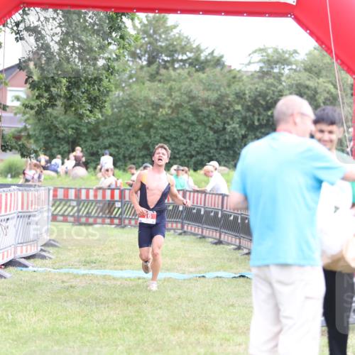 21.06.2026 - 29. Vierlanden-Triathlon Andreas Tolksdorf http://msf.ph/oto/9889574 21.06.2026 12:39:34 Ziel 16, 16 meine-sportfotos.de
