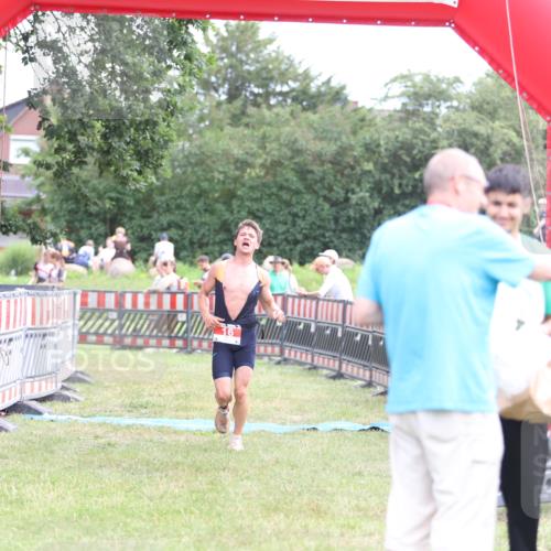 21.06.2026 - 29. Vierlanden-Triathlon Andreas Tolksdorf http://msf.ph/oto/9889575 21.06.2026 12:39:34 Ziel 16, 16 meine-sportfotos.de