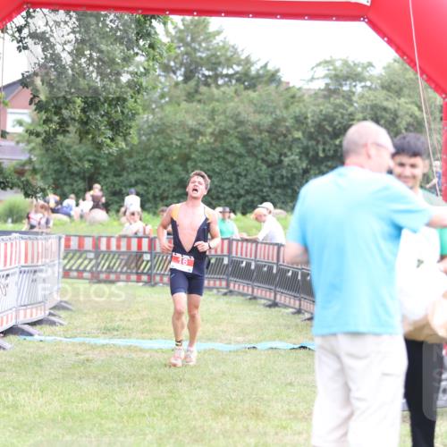 21.06.2026 - 29. Vierlanden-Triathlon Andreas Tolksdorf http://msf.ph/oto/9889577 21.06.2026 12:39:34 Ziel 16, 16 meine-sportfotos.de