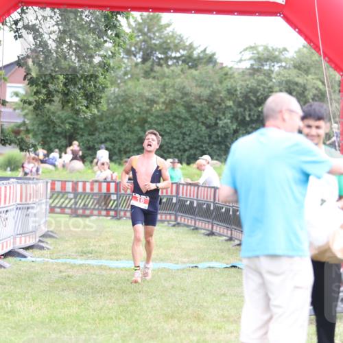 21.06.2026 - 29. Vierlanden-Triathlon Andreas Tolksdorf http://msf.ph/oto/9889578 21.06.2026 12:39:34 Ziel 16, 16 meine-sportfotos.de