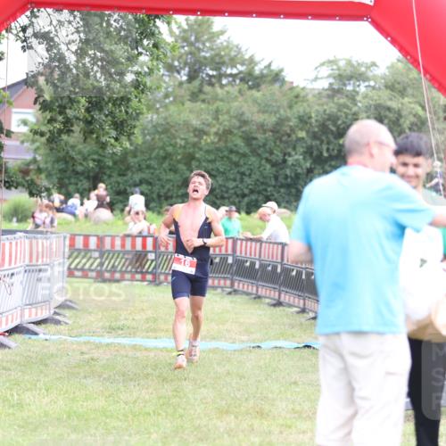 21.06.2026 - 29. Vierlanden-Triathlon Andreas Tolksdorf http://msf.ph/oto/9889579 21.06.2026 12:39:34 Ziel 16, 16 meine-sportfotos.de