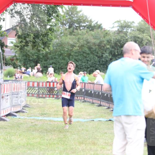 21.06.2026 - 29. Vierlanden-Triathlon Andreas Tolksdorf http://msf.ph/oto/9889582 21.06.2026 12:39:34 Ziel 16, 16 meine-sportfotos.de