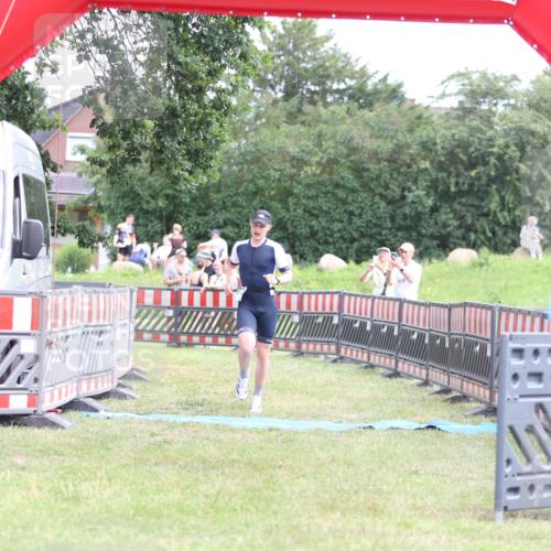 21.06.2026 - 29. Vierlanden-Triathlon Andreas Tolksdorf http://msf.ph/oto/9889590 21.06.2026 12:43:18 Ziel 639, 639 meine-sportfotos.de