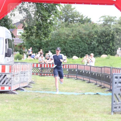 21.06.2026 - 29. Vierlanden-Triathlon Andreas Tolksdorf http://msf.ph/oto/9889595 21.06.2026 12:43:18 Ziel 639, 639 meine-sportfotos.de