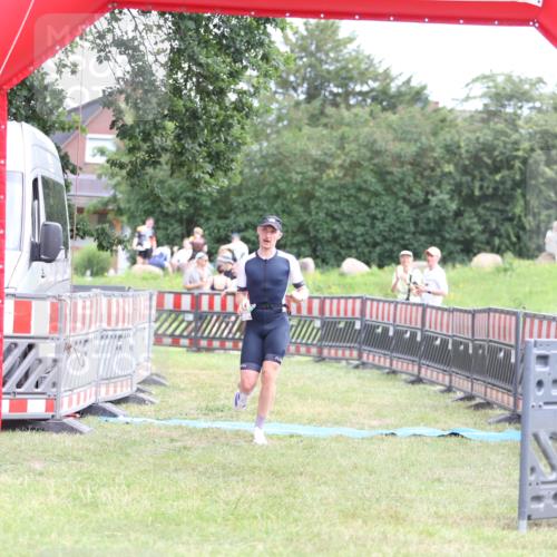 21.06.2026 - 29. Vierlanden-Triathlon Andreas Tolksdorf http://msf.ph/oto/9889604 21.06.2026 12:43:18 Ziel 639, 639 meine-sportfotos.de
