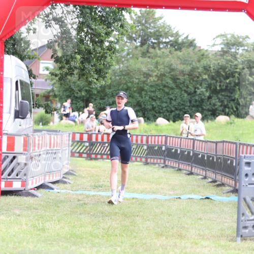 21.06.2026 - 29. Vierlanden-Triathlon Andreas Tolksdorf http://msf.ph/oto/9889607 21.06.2026 12:43:18 Ziel 639, 639 meine-sportfotos.de