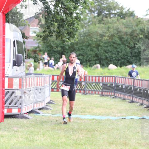 21.06.2026 - 29. Vierlanden-Triathlon Andreas Tolksdorf http://msf.ph/oto/9889623 21.06.2026 12:44:16 Ziel 118, 819, 118, 819 meine-sportfotos.de